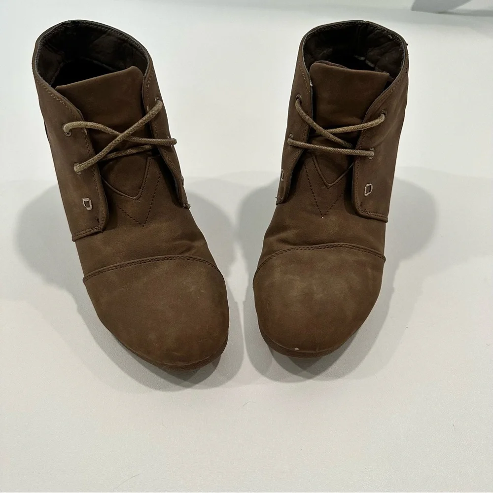 Natural Reflections Wedged Brown Suede Like Ankle Boots Women’s size 8